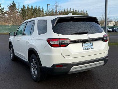 2023 Honda Pilot EX-L 8-Passenger