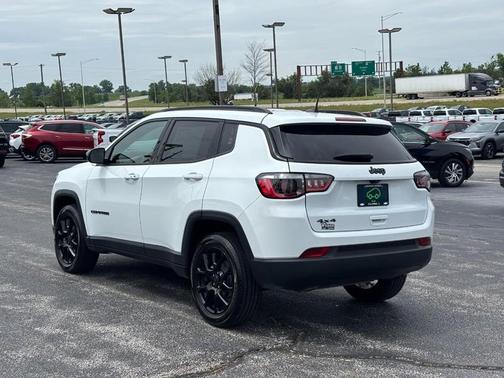 Bright White Clearcoat 2025 Jeep Compass Latitude