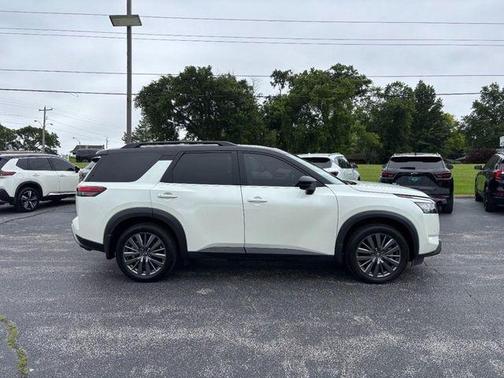 White 2024 Nissan Pathfinder SL