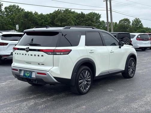 White 2024 Nissan Pathfinder SL
