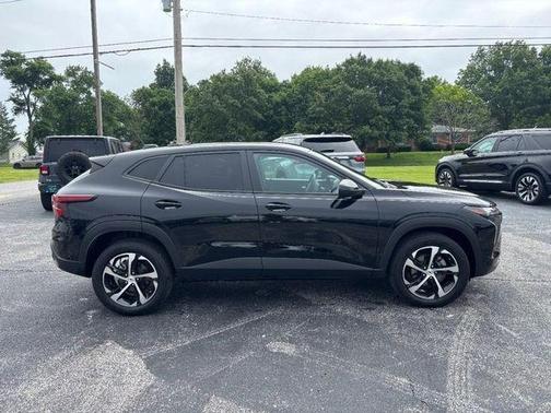 Mosaic Black Metallic 2024 Chevrolet Trax 1RS