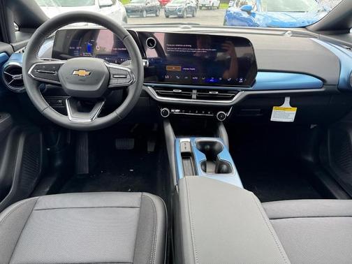 2025 Chevrolet Equinox EV LT 2