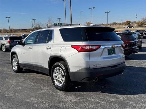 2021 Chevrolet Traverse LT Cloth