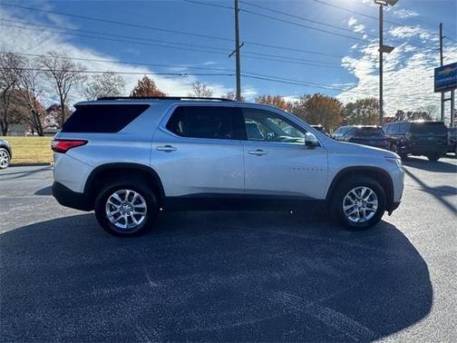 2021 Chevrolet Traverse LT Cloth