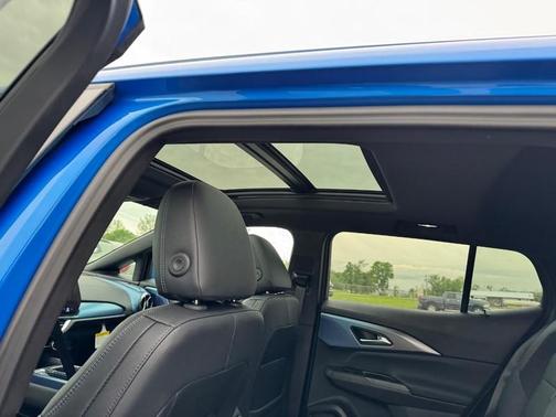 2025 Chevrolet Equinox EV LT 2