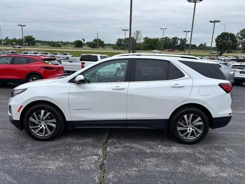 Iridescent Pearl Tricoat 2022 Chevrolet Equinox Premier