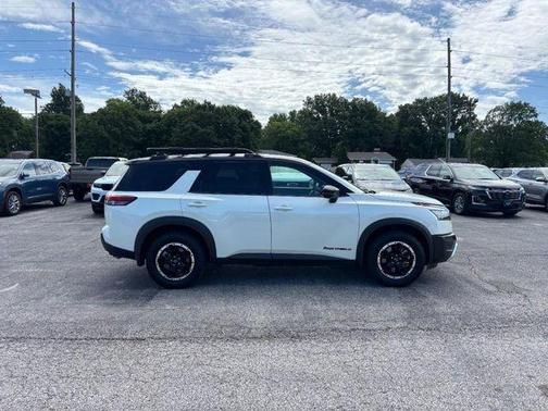 White 2024 Nissan Pathfinder Rock Creek
