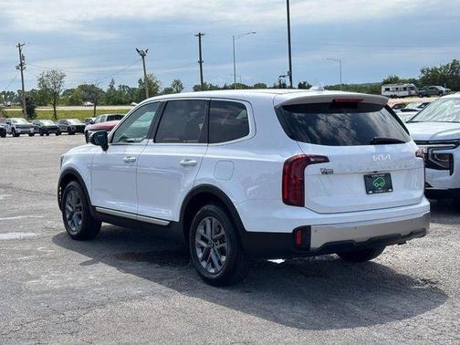 Glacial White Pearl 2024 Kia Telluride LX