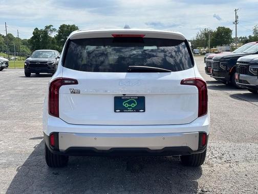 Glacial White Pearl 2024 Kia Telluride LX