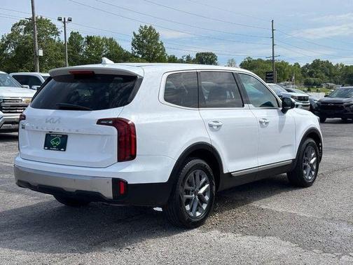 Glacial White Pearl 2024 Kia Telluride LX