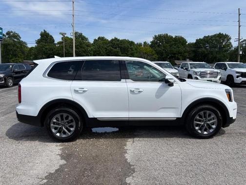 Glacial White Pearl 2024 Kia Telluride LX