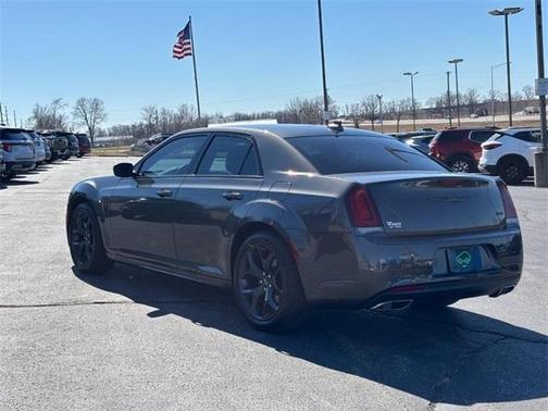 2022 Chrysler 300 Touring L