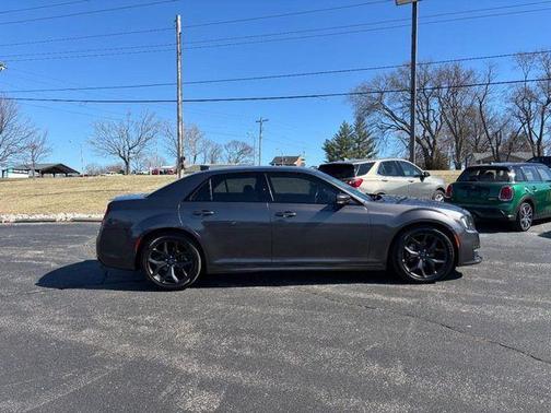 2022 Chrysler 300 Touring L