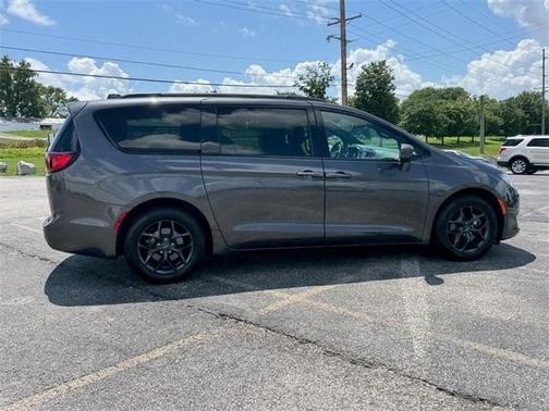 2020 Chrysler Pacifica Touring-L