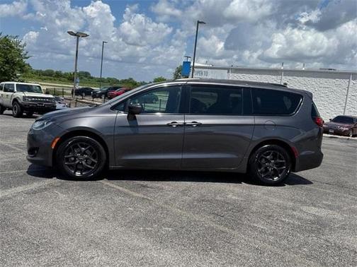 2020 Chrysler Pacifica Touring-L