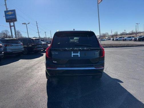2025 Volvo XC90 B6 Plus 7-Seater