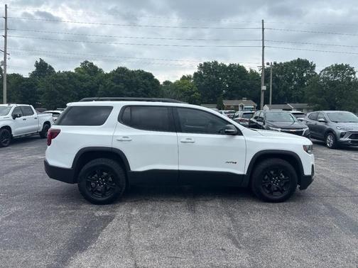 Summit White 2023 GMC Acadia AT4