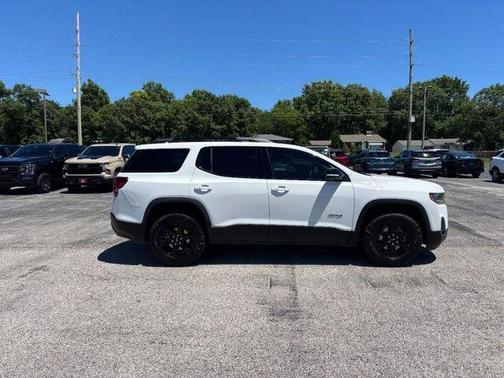 Summit White 2023 GMC Acadia AT4