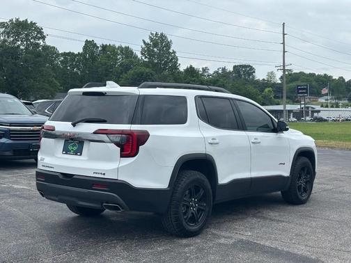 Summit White 2023 GMC Acadia AT4