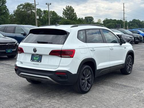 Pure White 2022 Volkswagen Taos 1.5T S