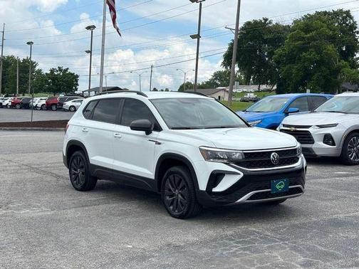 Pure White 2022 Volkswagen Taos 1.5T S