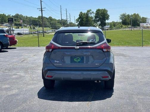 Boulder Gray Pearl 2023 Nissan Kicks SV