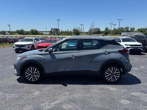 Boulder Gray Pearl 2023 Nissan Kicks SV