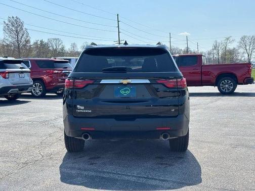 Mosaic Black Metallic 2023 Chevrolet Traverse LT Cloth