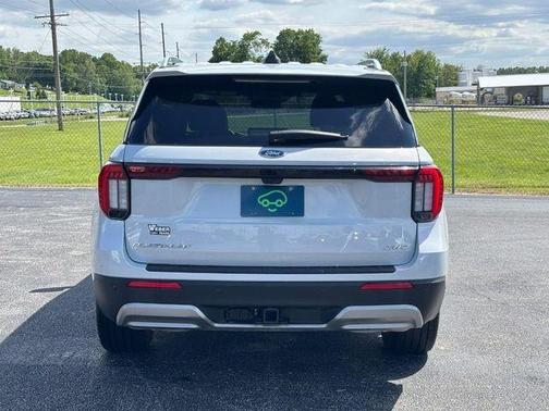 White Metallic 2025 Ford Explorer Platinum
