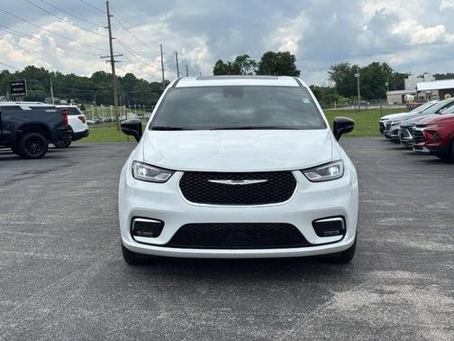 Bright White Clearcoat 2026 Chrysler Pacifica Limited