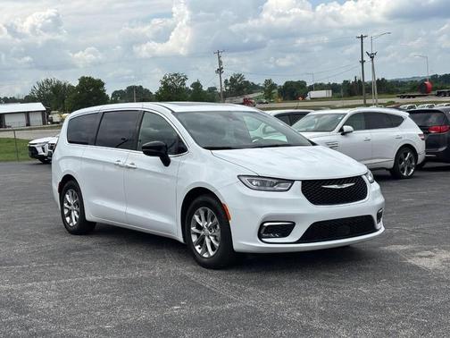 Bright White Clearcoat 2026 Chrysler Pacifica Limited