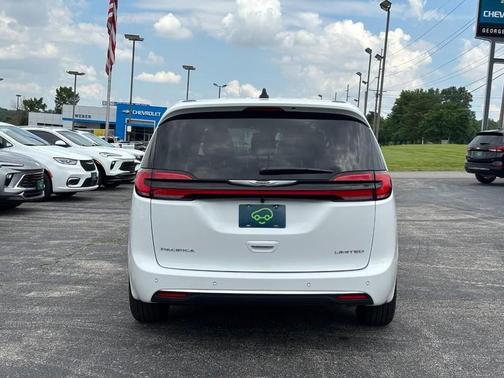 Bright White Clearcoat 2026 Chrysler Pacifica Limited