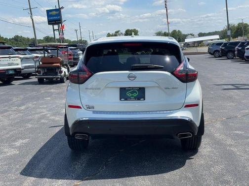 White 2023 Nissan Murano SL