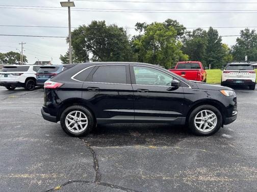Black Metallic 2024 Ford Edge SEL