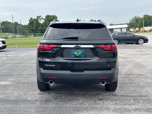 Mosaic Black Metallic 2023 Chevrolet Traverse LT Cloth