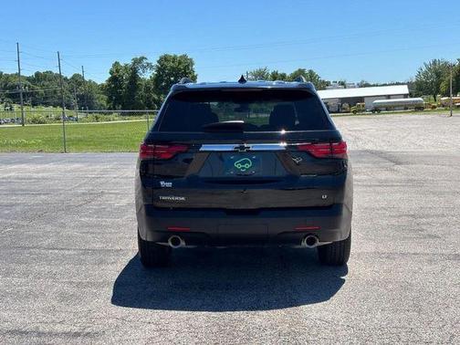 Mosaic Black Metallic 2023 Chevrolet Traverse LT Cloth