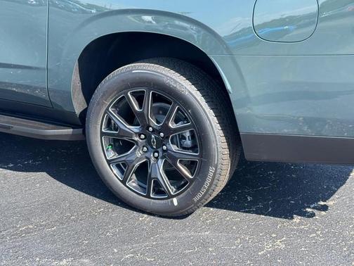 2025 Chevrolet Suburban RST