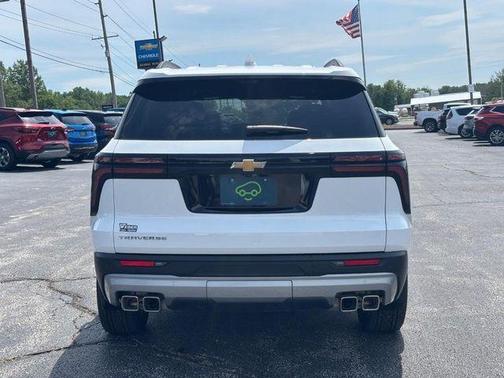 Summit White 2026 Chevrolet Traverse LT