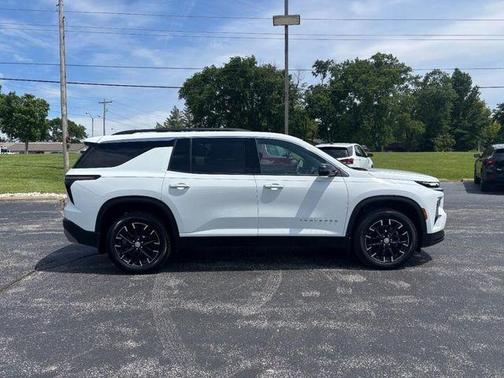 Summit White 2026 Chevrolet Traverse LT