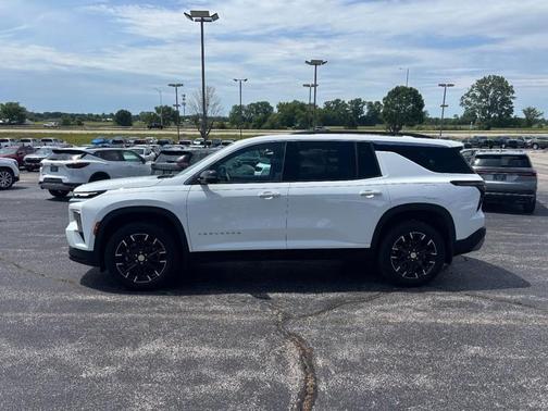 Summit White 2026 Chevrolet Traverse LT