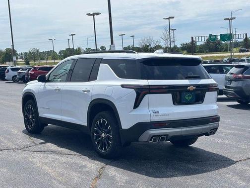 Summit White 2026 Chevrolet Traverse LT