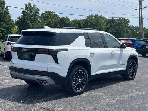 Summit White 2026 Chevrolet Traverse LT
