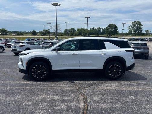 Summit White 2026 Chevrolet Traverse LT