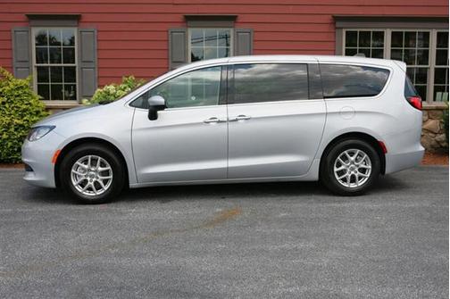 2023 Chrysler Voyager LX