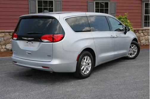 2023 Chrysler Voyager LX