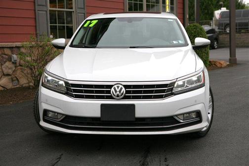 Pure White 2017 Volkswagen Passat 1.8T SE w/Technology