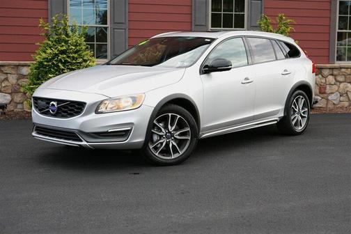 2016 Volvo V60 Cross Country T5