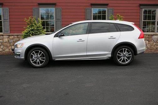2016 Volvo V60 Cross Country T5