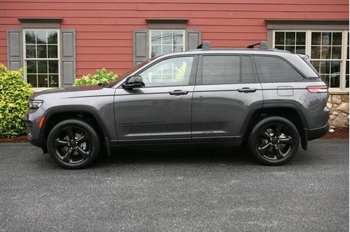 2022 Jeep Grand Cherokee Altitude