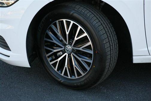 Pure White 2021 Volkswagen Jetta 1.4T SE